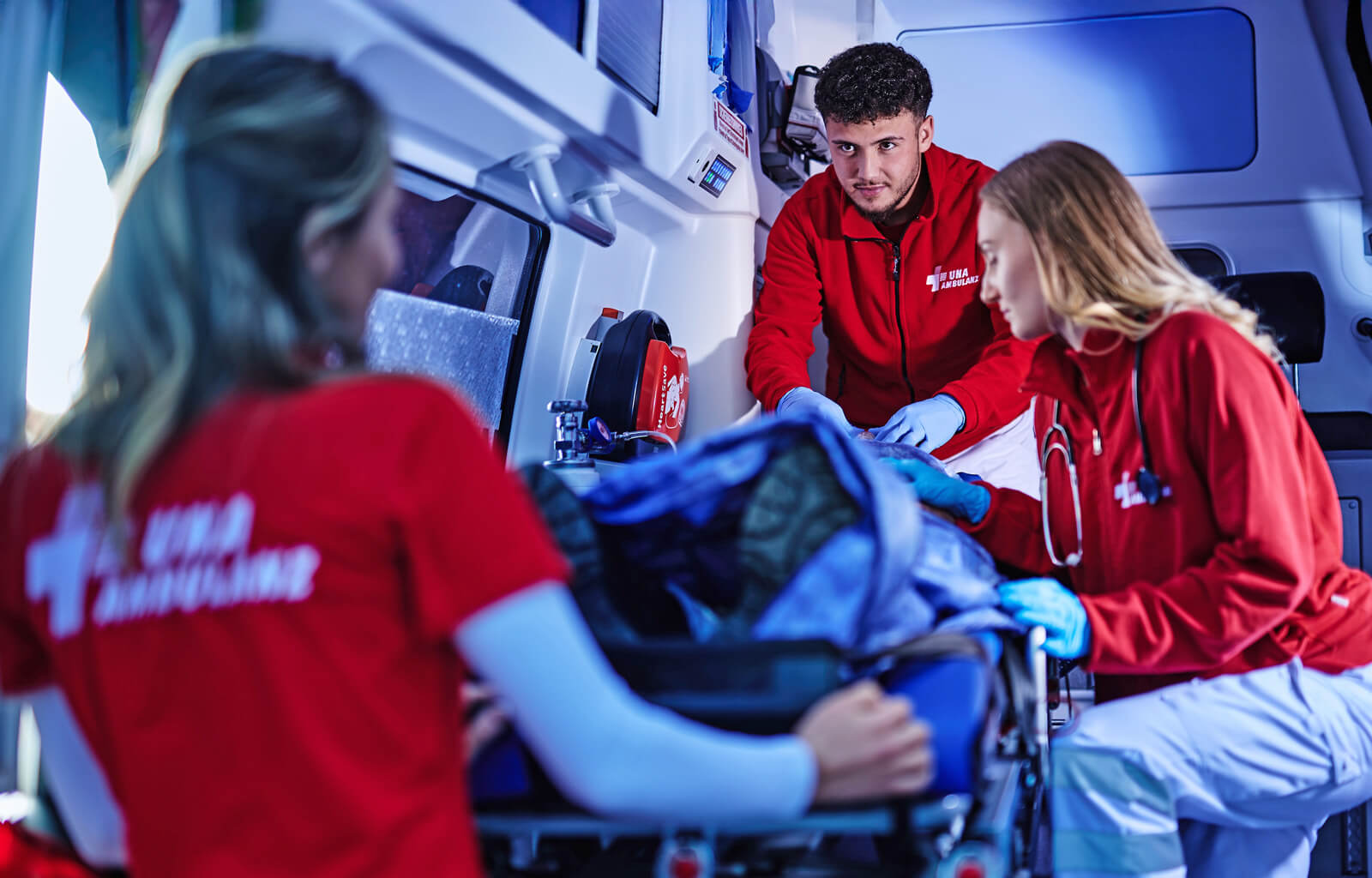 UNA AMBULANZ Berlin - Home - erfahren und ausgebildet